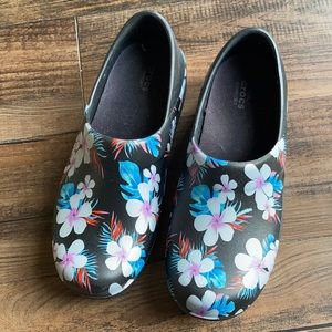 CROCS Dual Comfort Floral Clog Size 9 Women’s